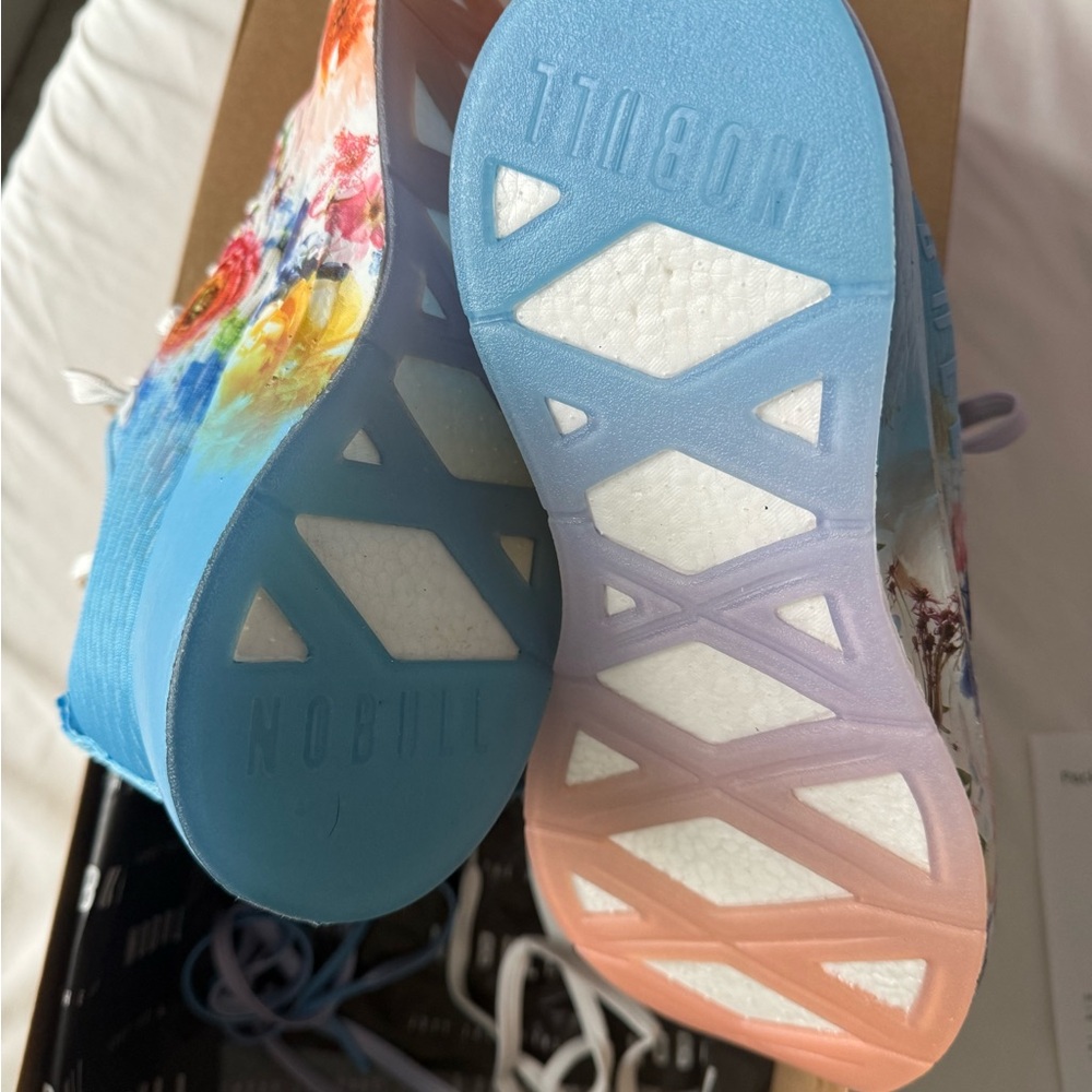 NOBULL women’s Journey in Floral 8.5 - Picture 3 of 4